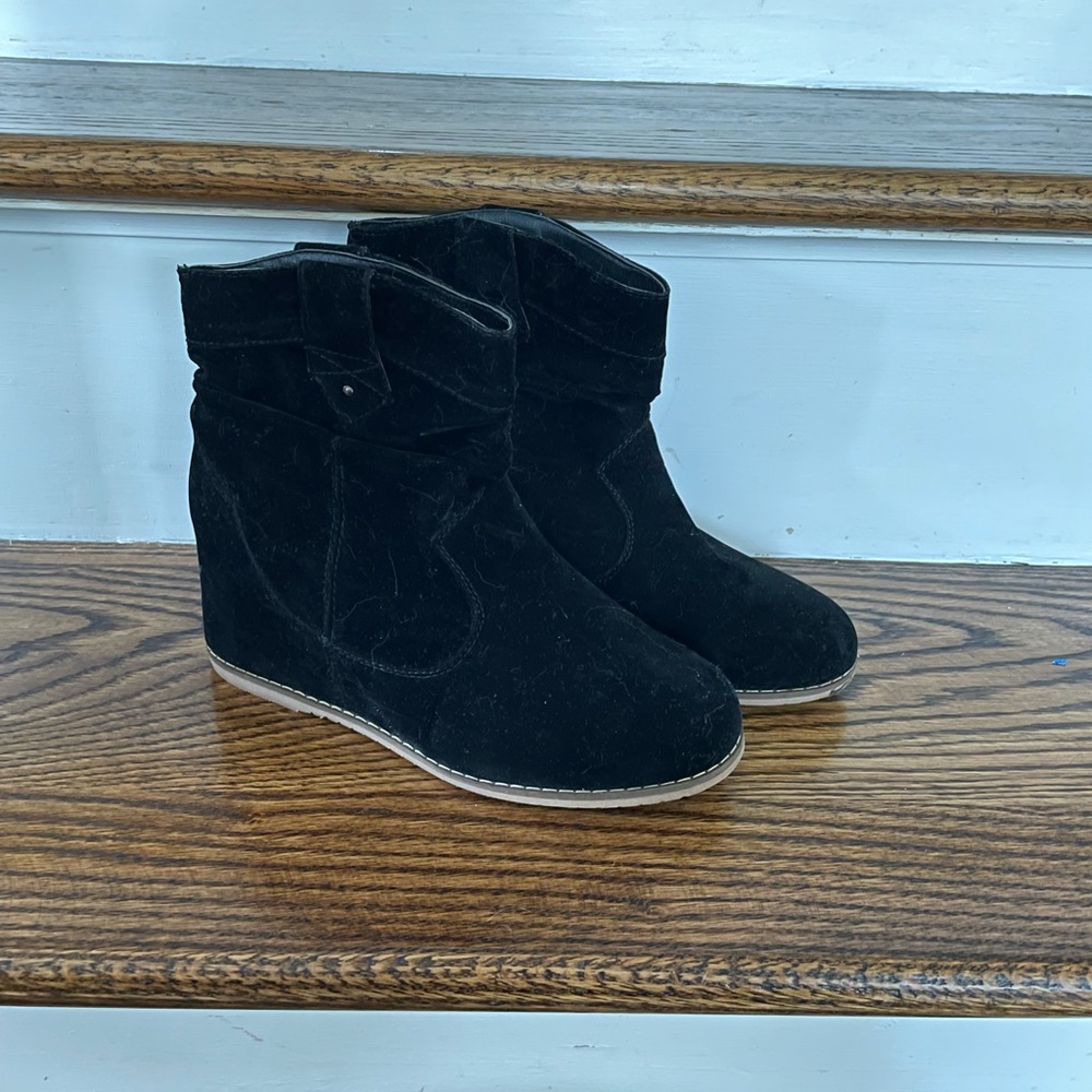 Black ankle booties wedge.